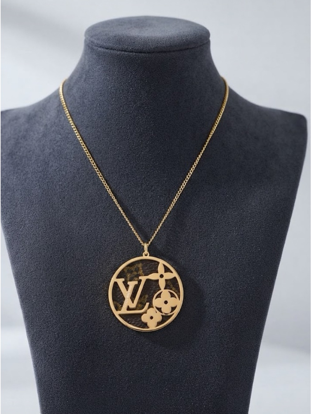 Brand New! Fashion jewelry Gold and Brown Monogram Disc Pendant Necklace